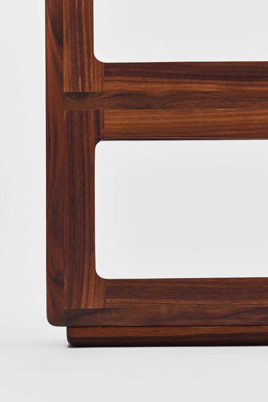 Julius Short Shelf in solid walnut, detail view 7. Handmade low wooden bookshelf by Phillip's Daughter